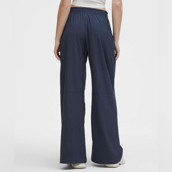 Lululemon Swift Mid-Rise Wide-Leg Pant
Club Blue - Picture 3 of 10